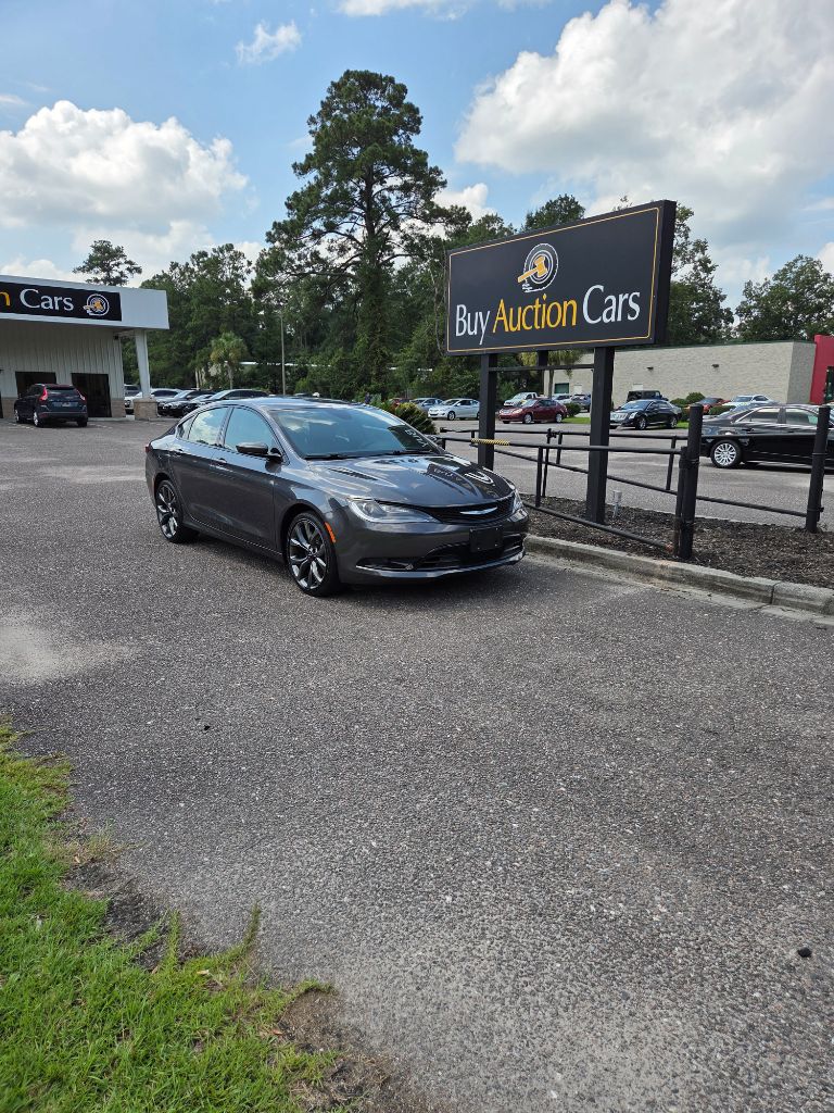 2015 Chrysler 200 S's photo
