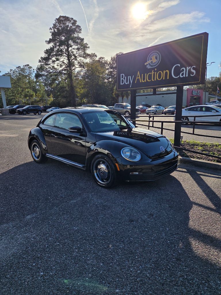 2012 Volkswagen Beetle 2.5's photo