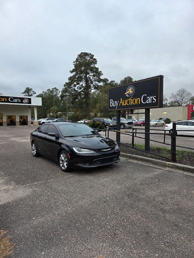 2016 Chrysler 200 S's photo