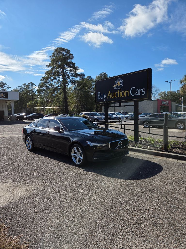 2018 Volvo S90 Momentum's photo