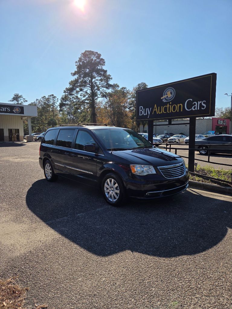 2015 Chrysler Town & Country Touring's photo