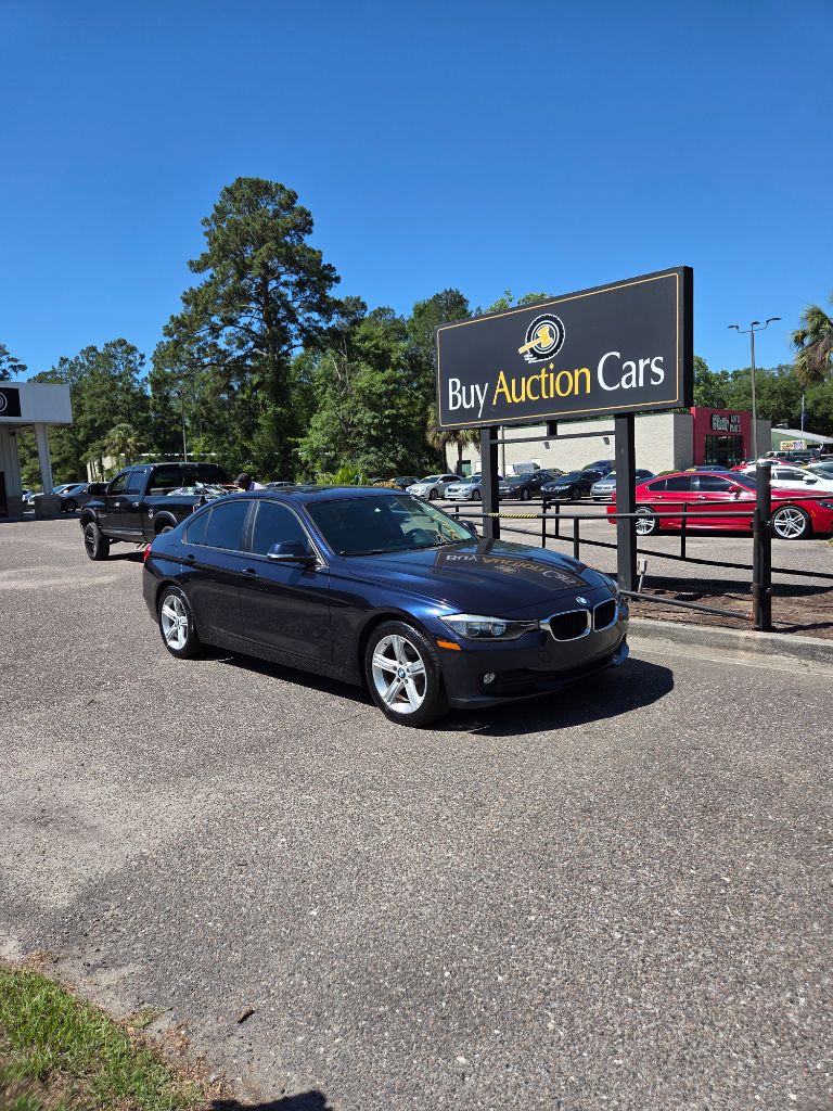 2013 BMW 3 Series 320i Sedan's photo