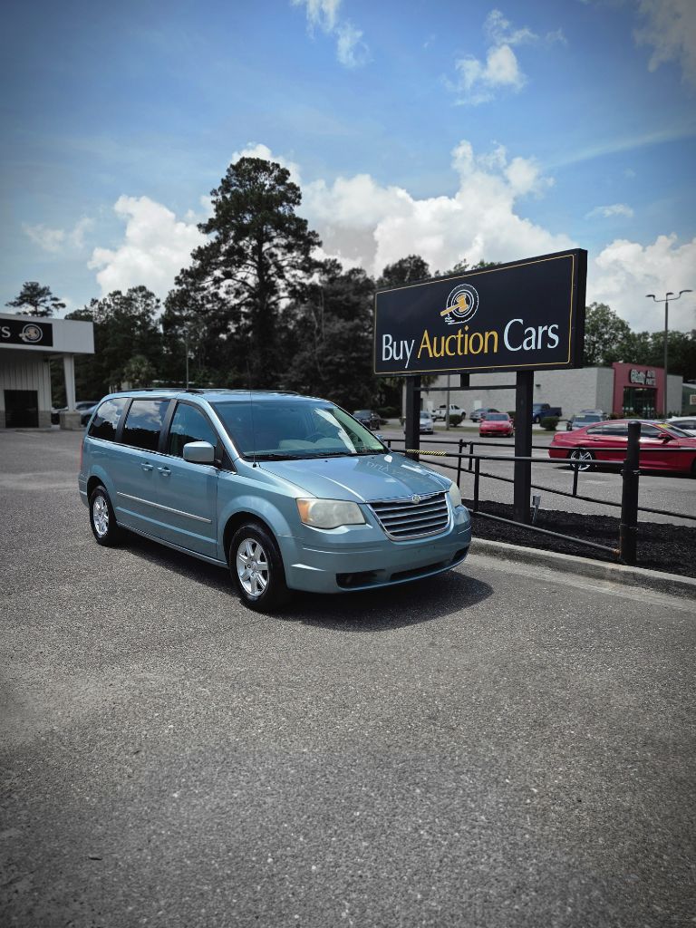 2010 Chrysler Town & Country Touring's photo
