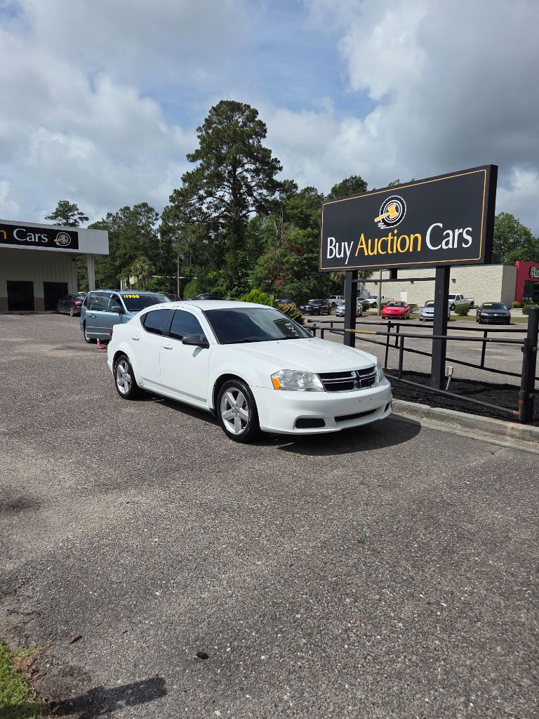 2013 Dodge Avenger SE's photo