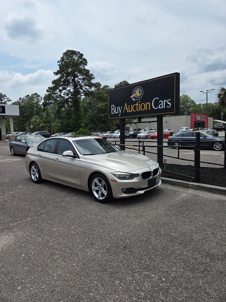 2014 BMW 3 Series 320i xDrive Sedan's photo