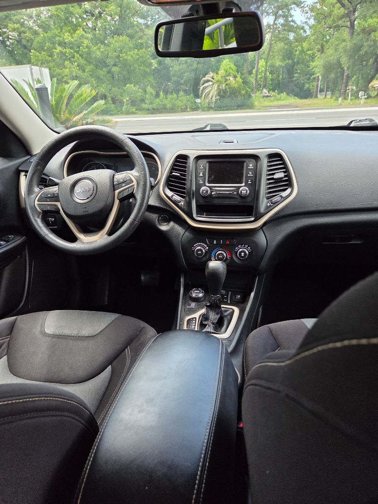 2014 Jeep Cherokee Sport - Photo 12