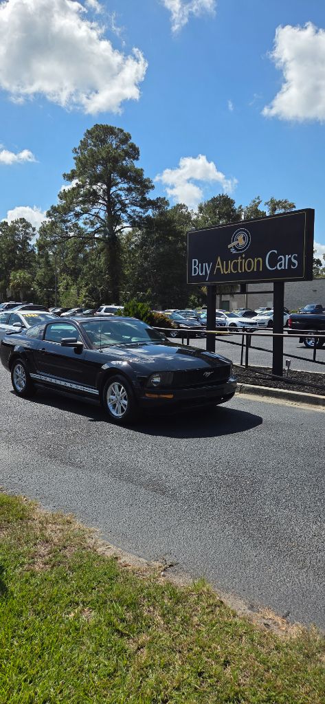 2007 Ford Mustang Deluxe